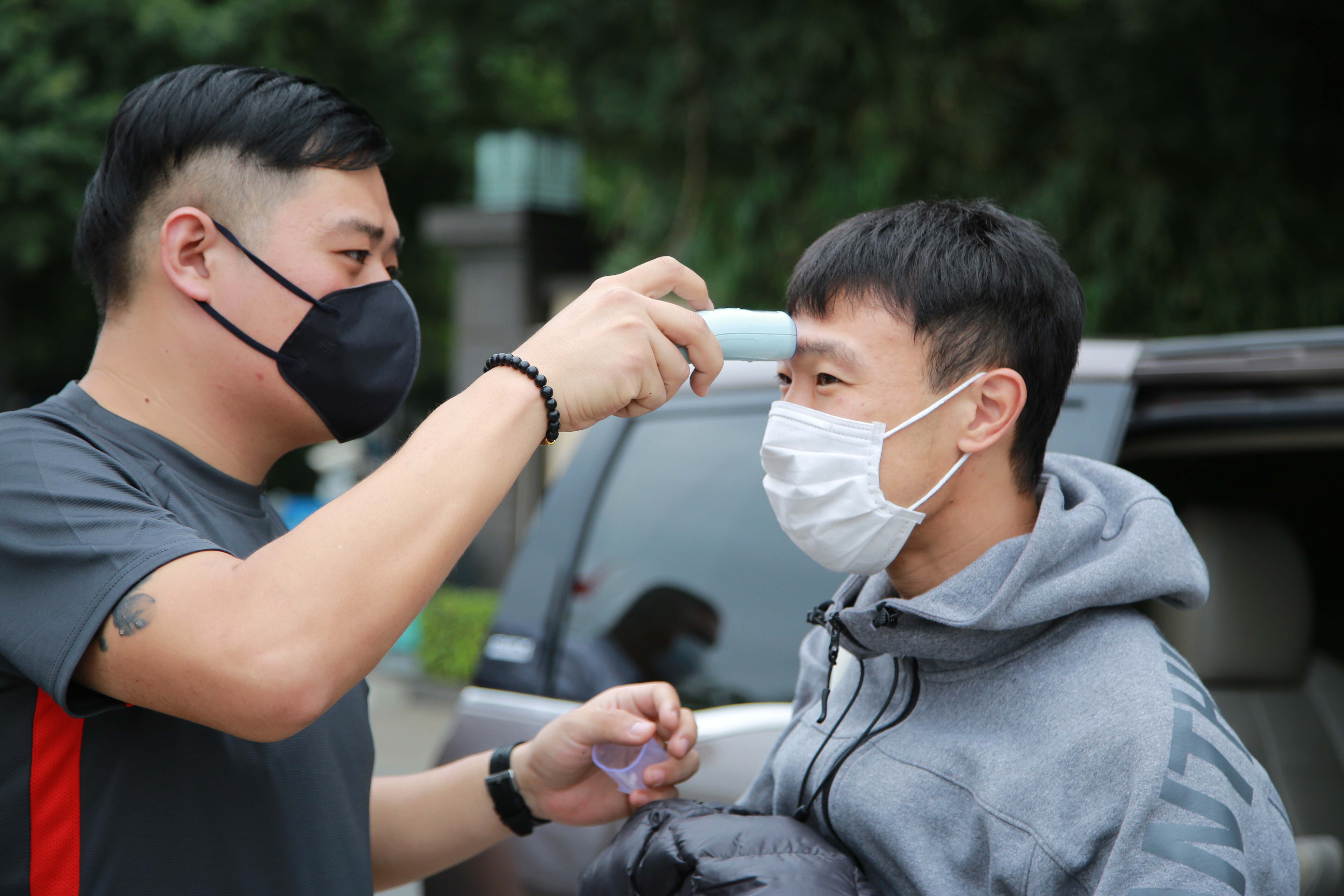 包含深圳佳兆业队员合作默契，取得关键胜利的词条