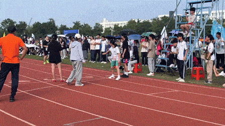 开云体育平台-紧追前者，奋力追赶势头不可阻挡