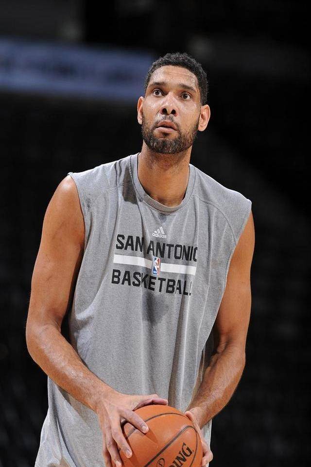 开云体育入口-篮球传奇人物离世：前NBA球员生命终结留下无限遗憾的简单介绍