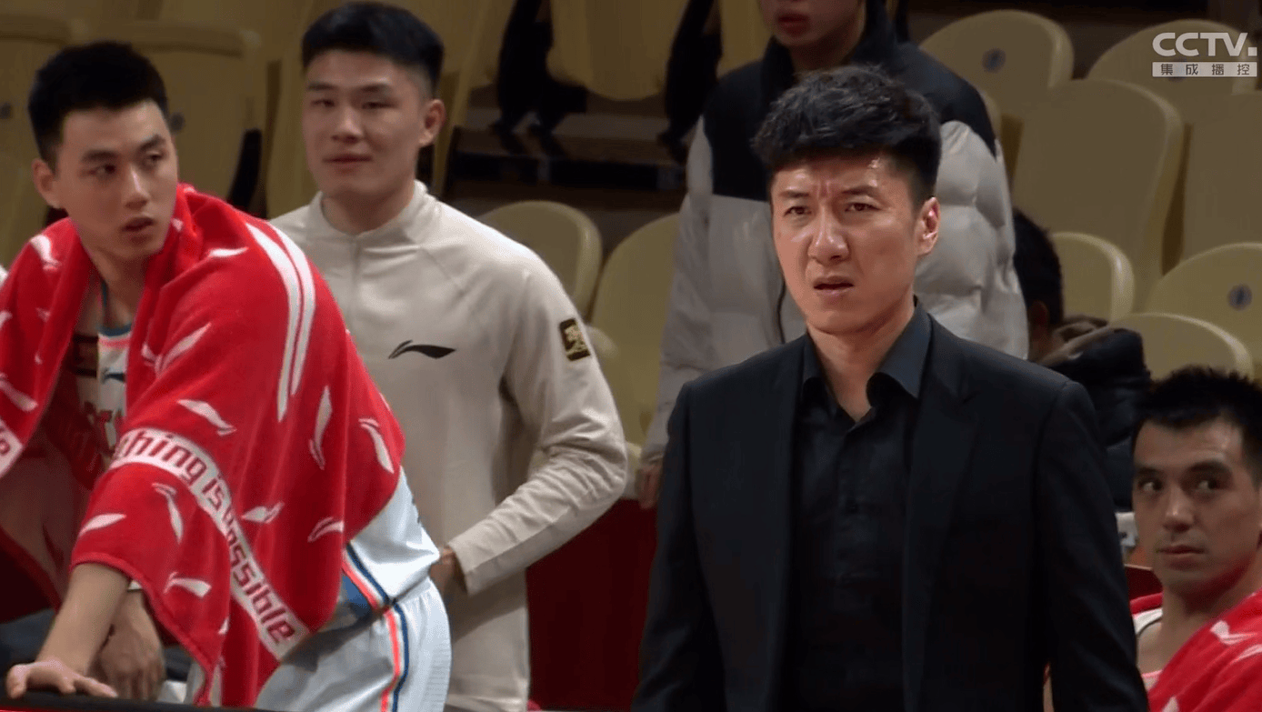 包含浙江男篮主帅调整战术，力求获胜扭转颓势的词条