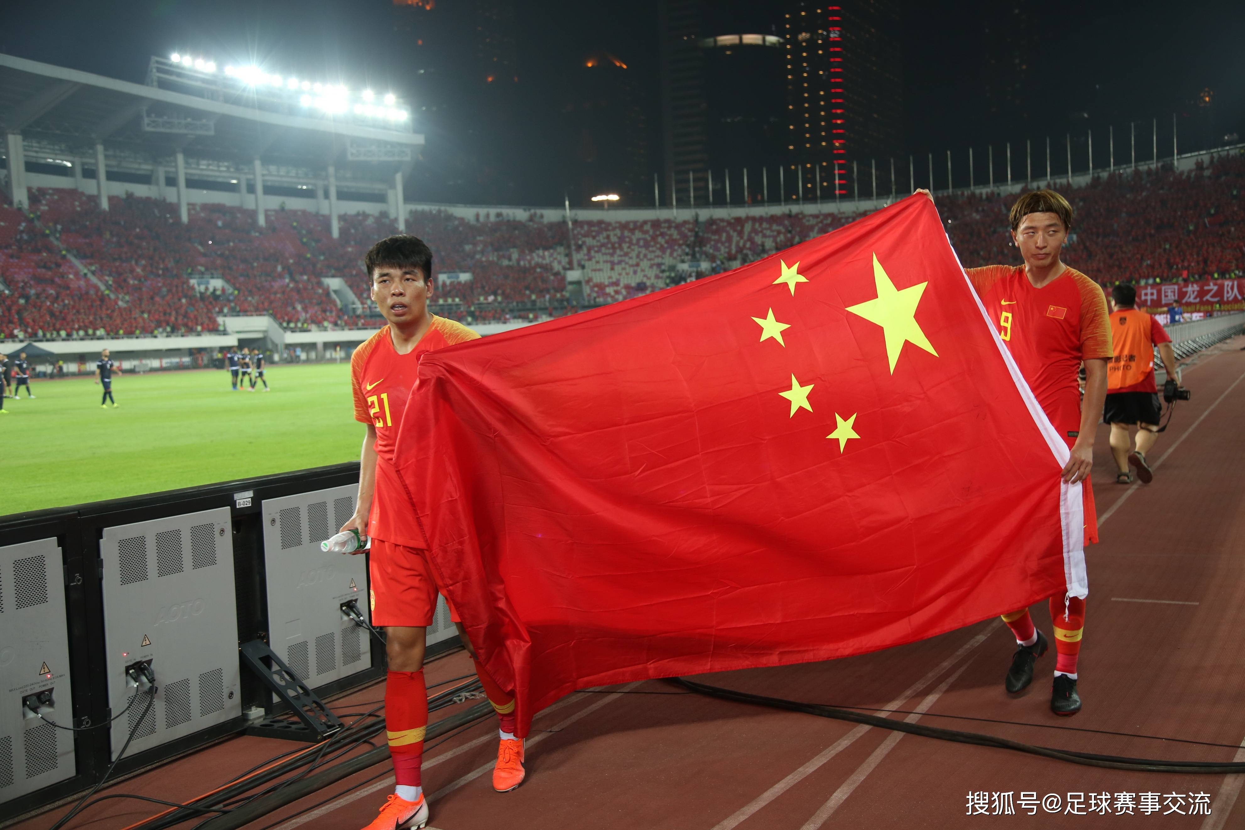 开云体育官网在线-关于中国足球联赛震撼人心，球员全力以赴比拼的信息